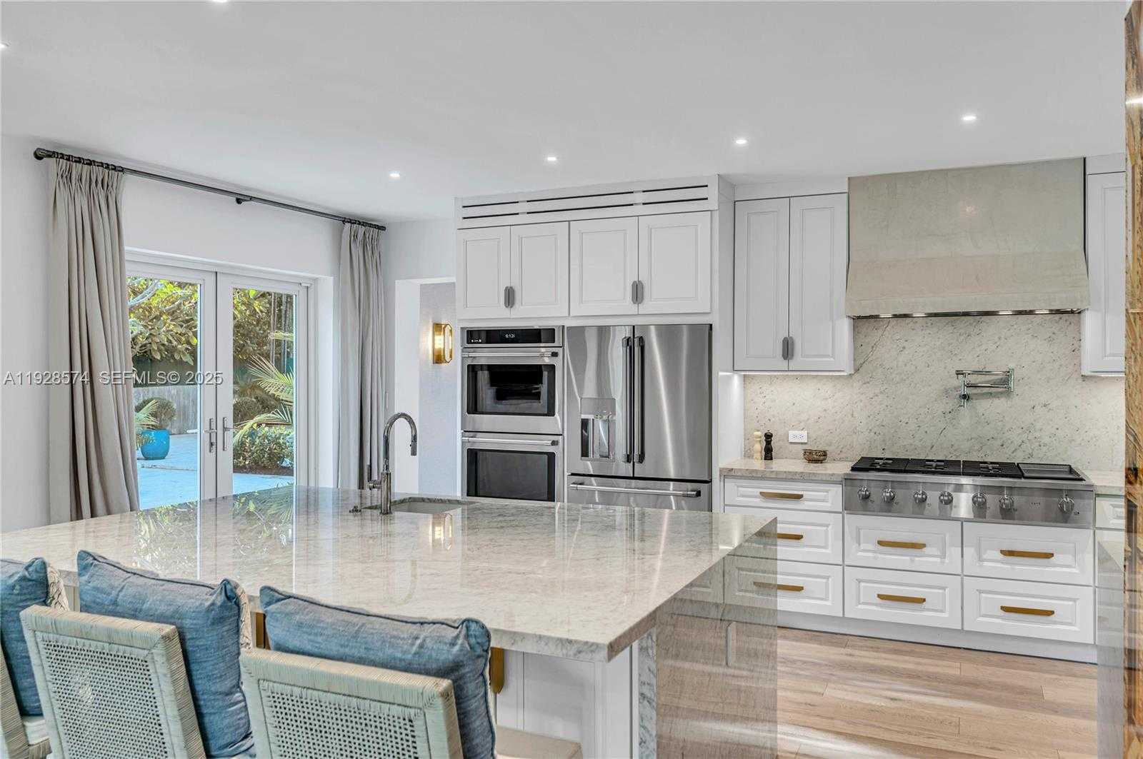 Small Image of 607 MELALEUCA LN, Miami Number 18