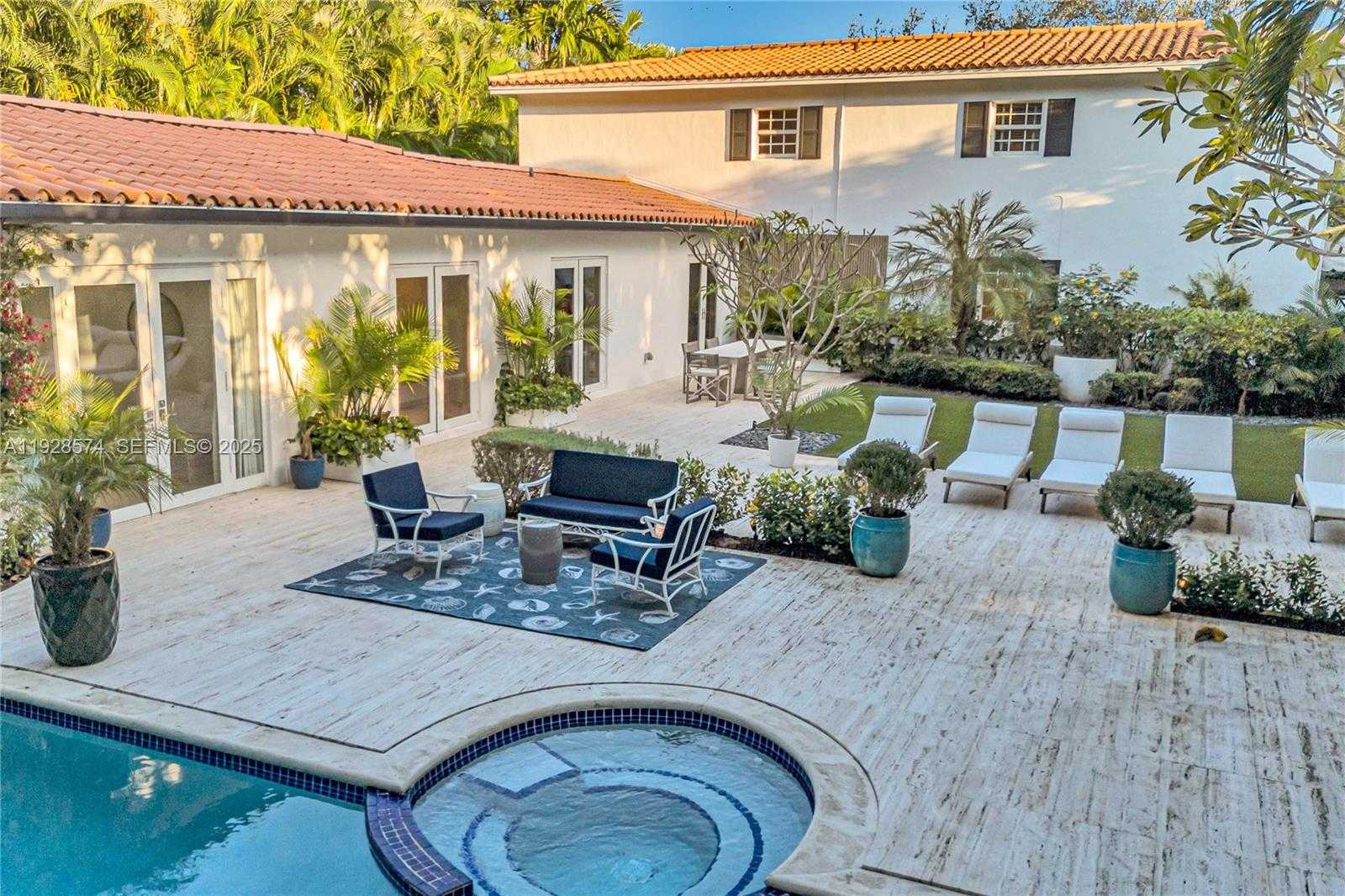 Small Image of 607 MELALEUCA LN, Miami Number 2