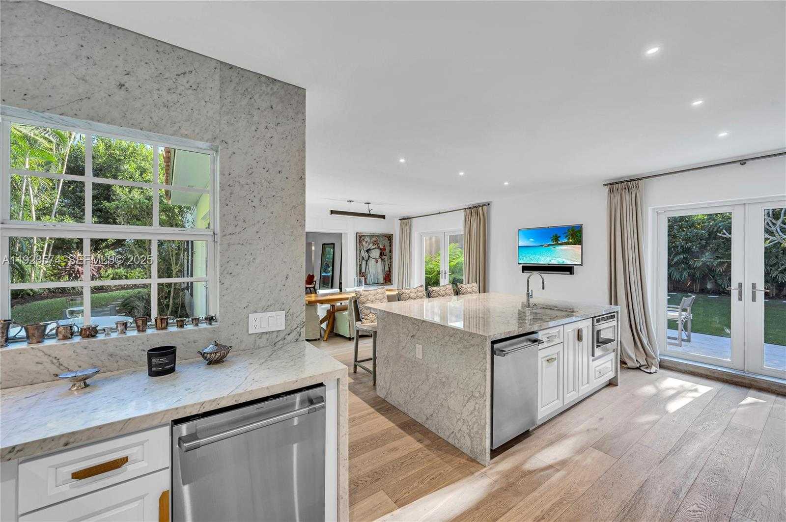 Small Image of 607 MELALEUCA LN, Miami Number 25