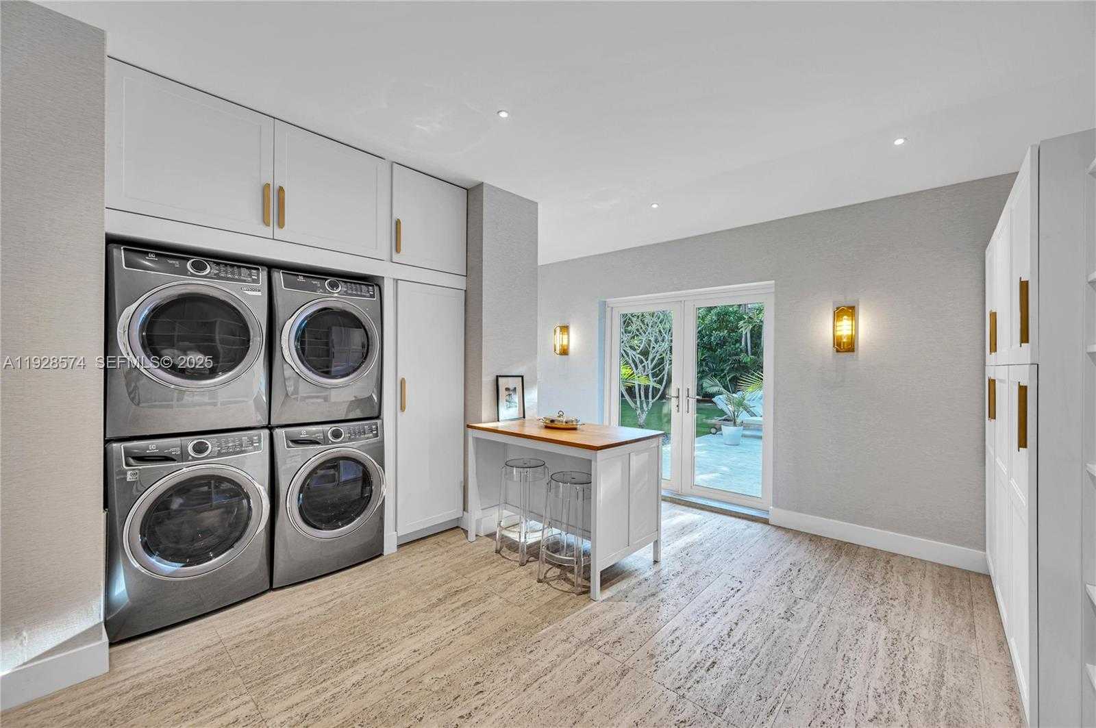 Small Image of 607 MELALEUCA LN, Miami Number 26