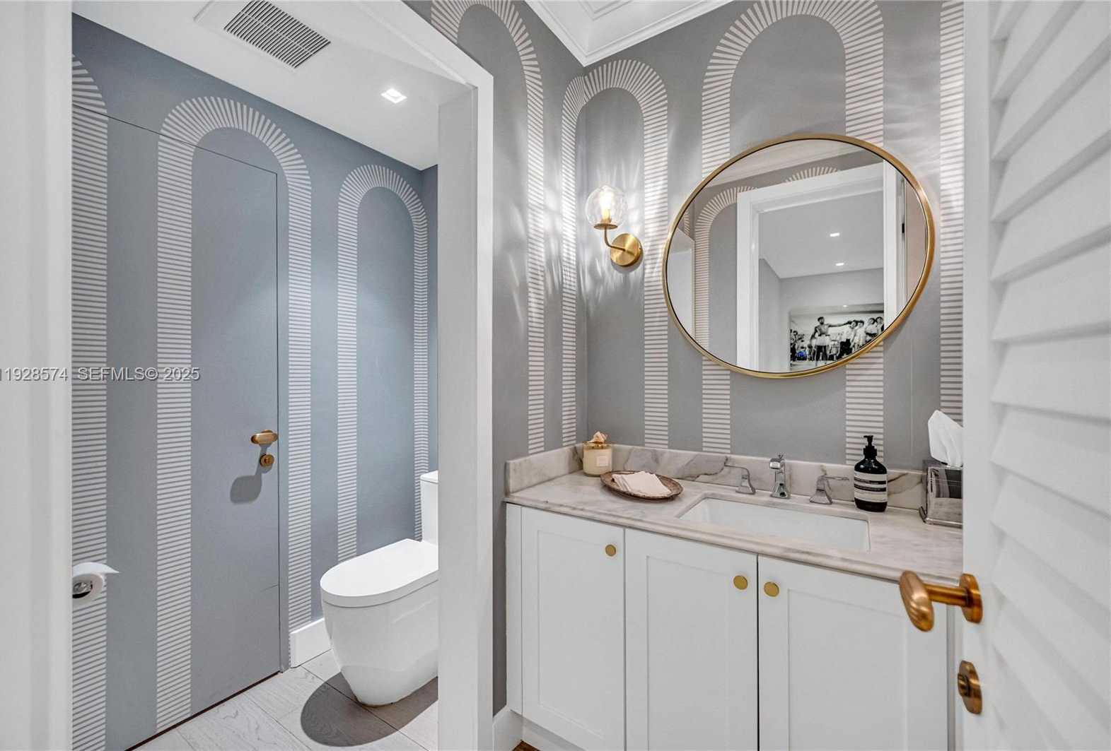 Small Image of 607 MELALEUCA LN, Miami Number 27