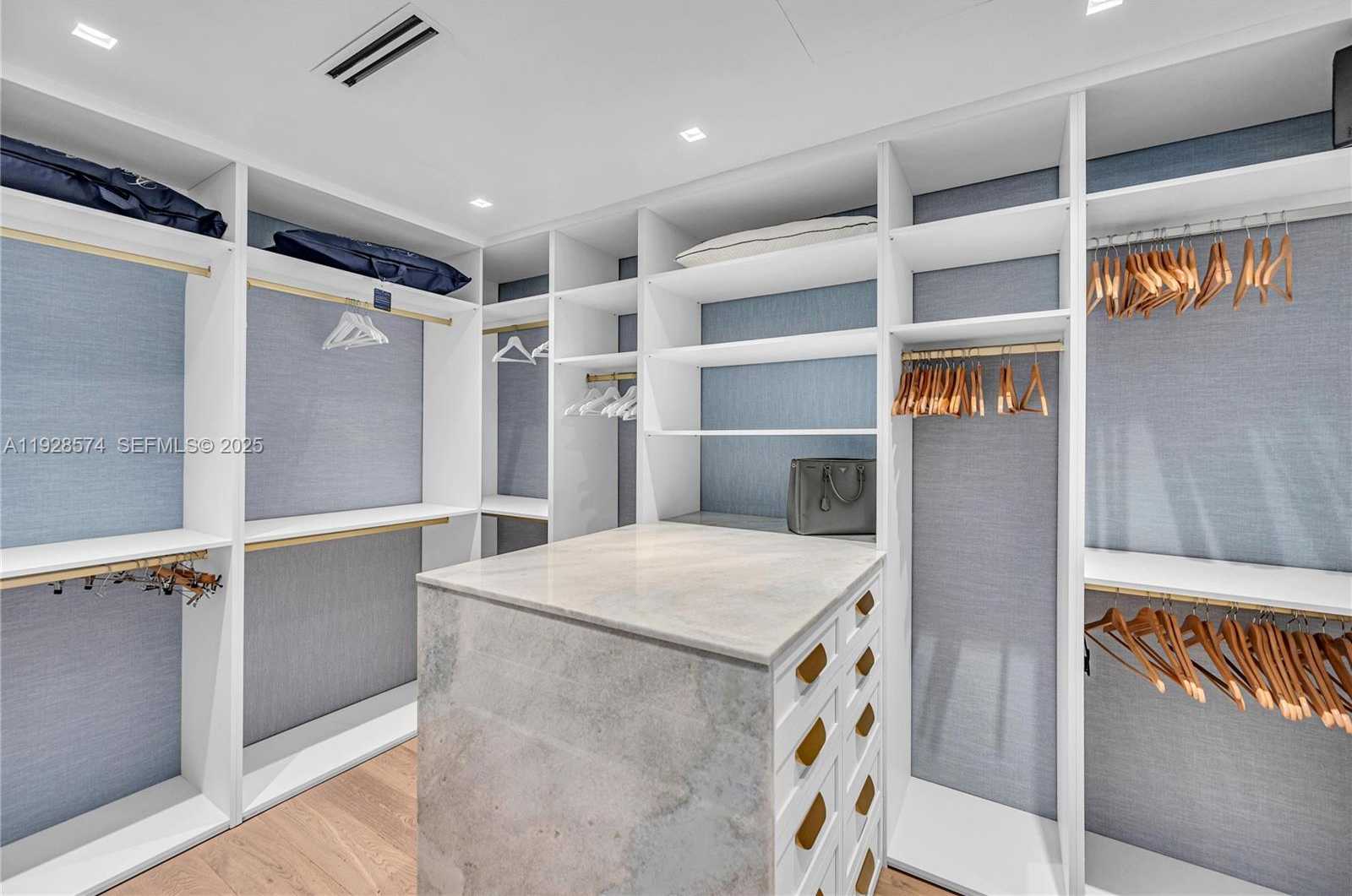 Small Image of 607 MELALEUCA LN, Miami Number 30