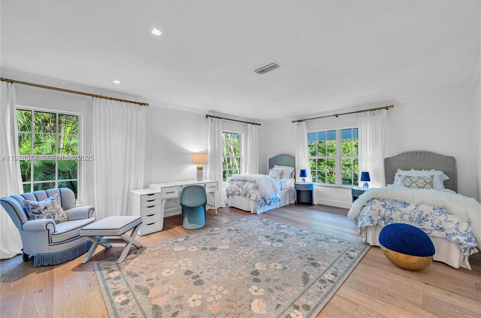 Small Image of 607 MELALEUCA LN, Miami Number 35