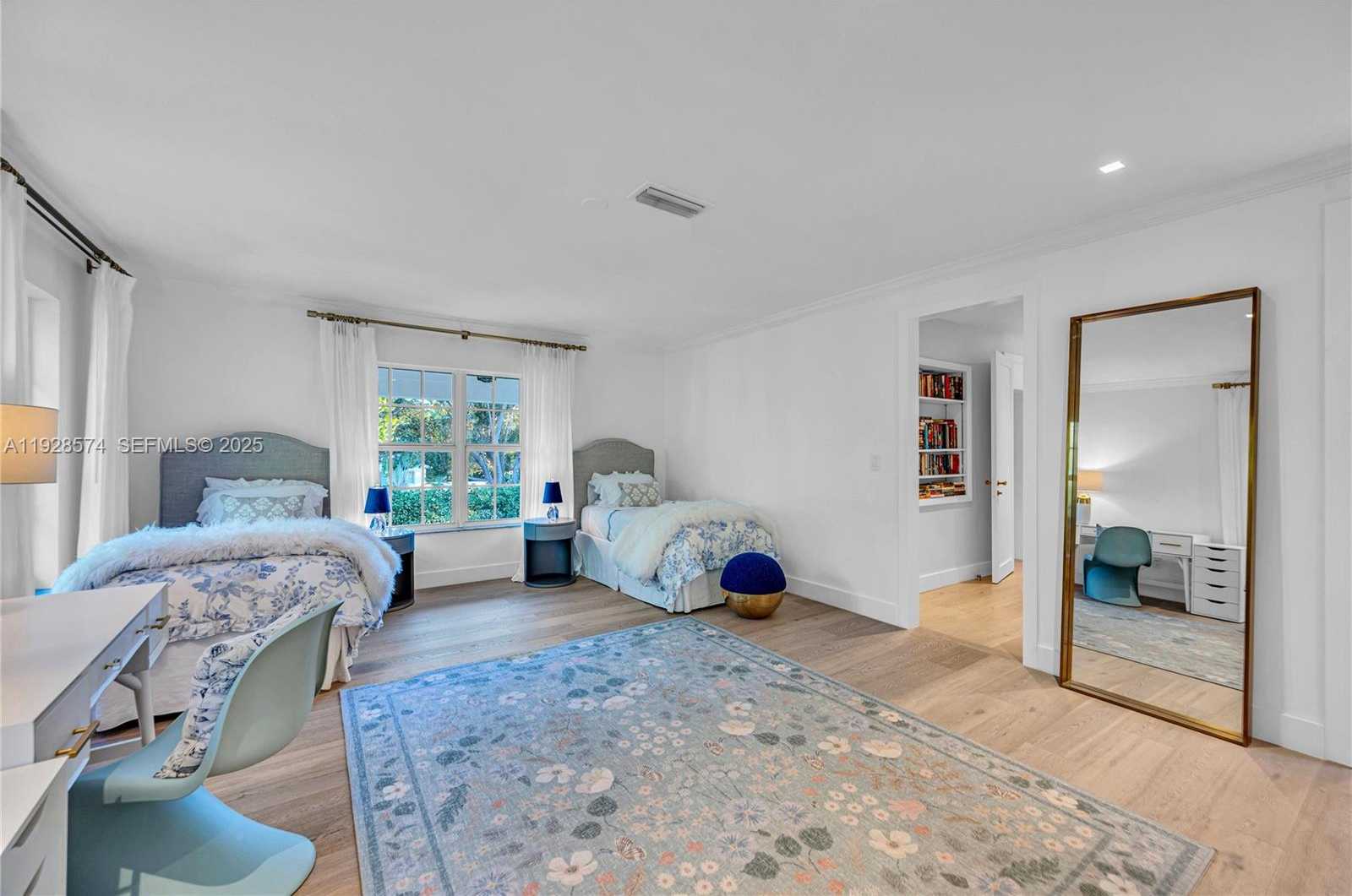 Small Image of 607 MELALEUCA LN, Miami Number 36