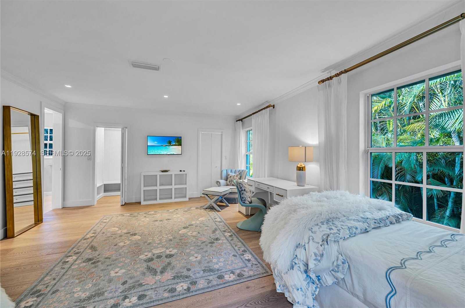 Small Image of 607 MELALEUCA LN, Miami Number 37