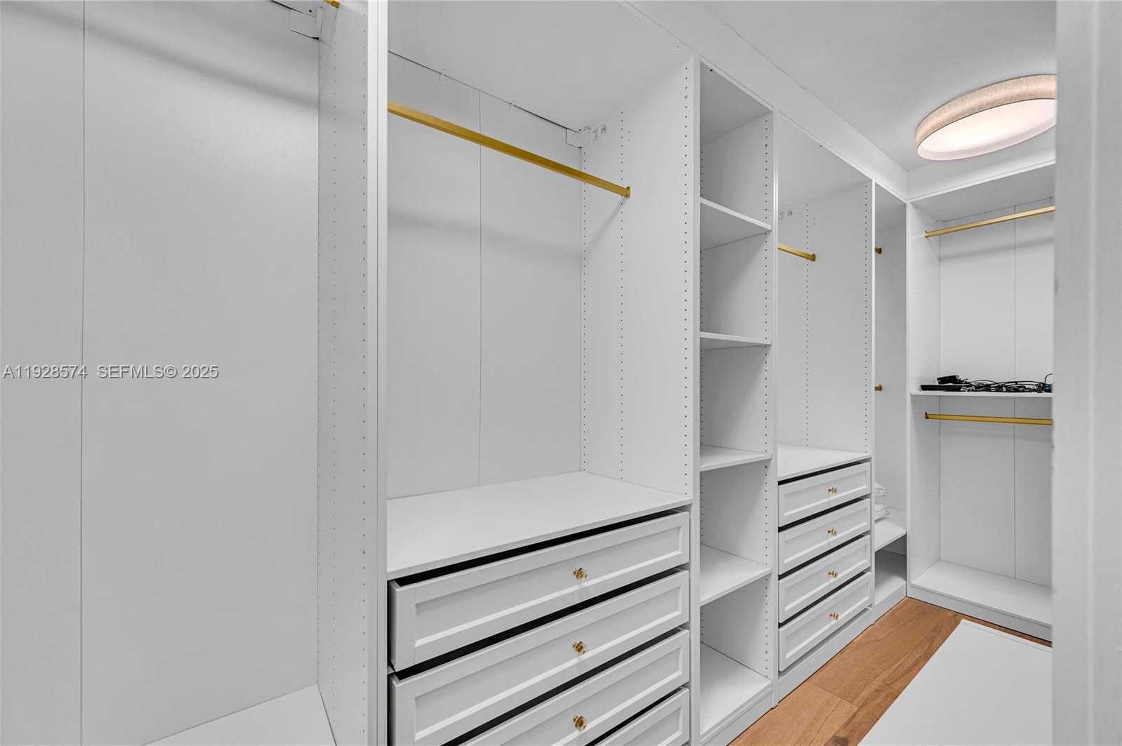 Small Image of 607 MELALEUCA LN, Miami Number 39