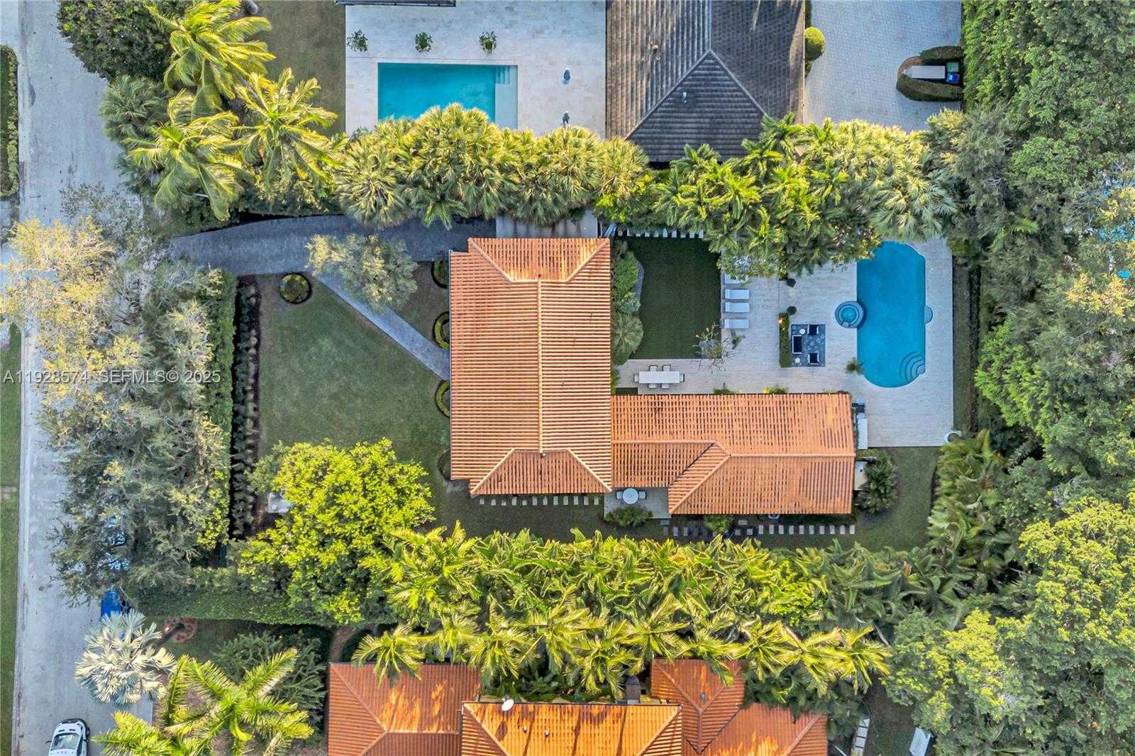 Small Image of 607 MELALEUCA LN, Miami Number 4