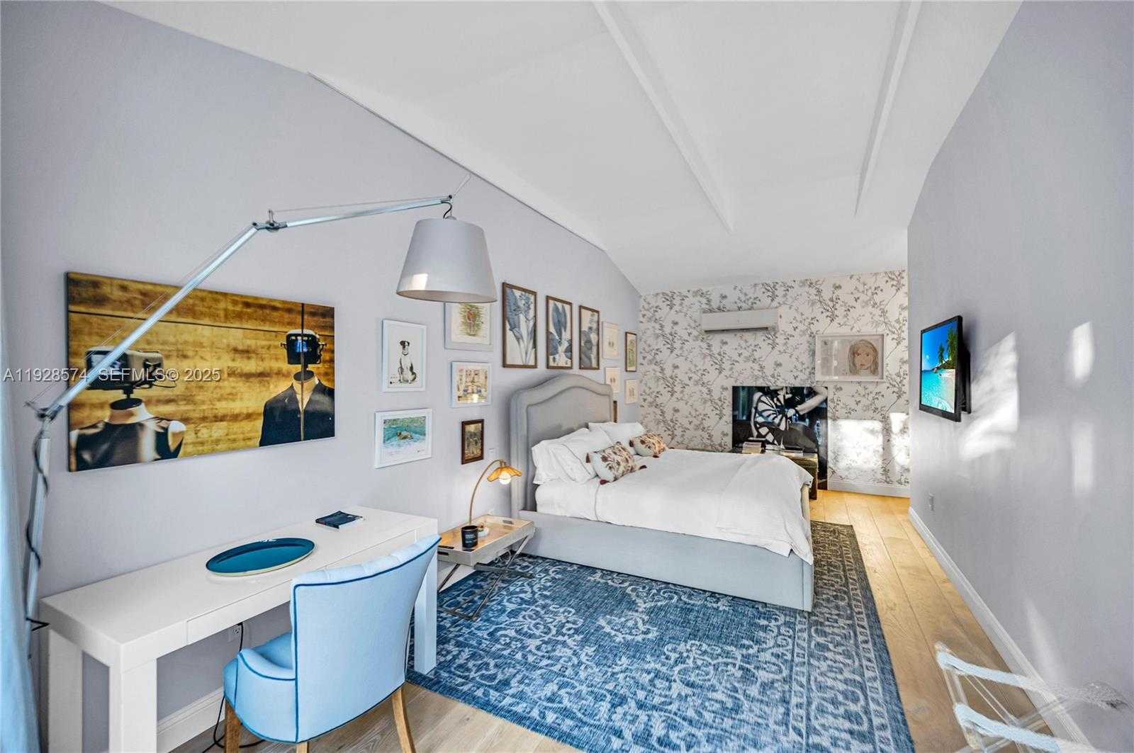 Small Image of 607 MELALEUCA LN, Miami Number 40