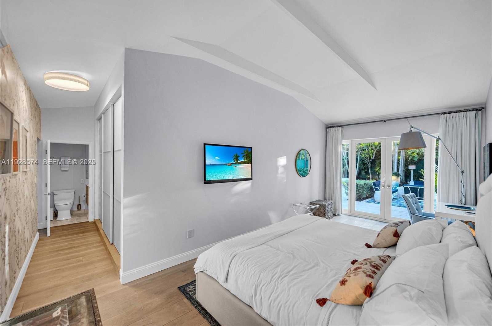 Small Image of 607 MELALEUCA LN, Miami Number 42