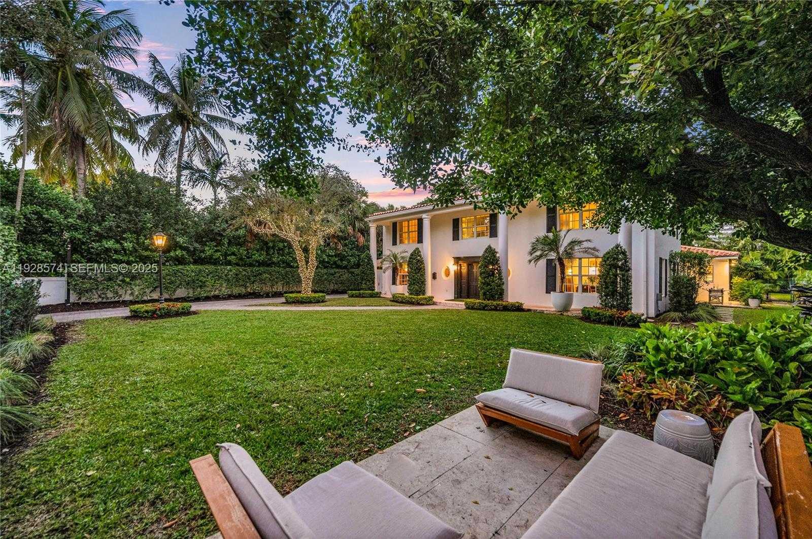 Small Image of 607 MELALEUCA LN, Miami Number 43