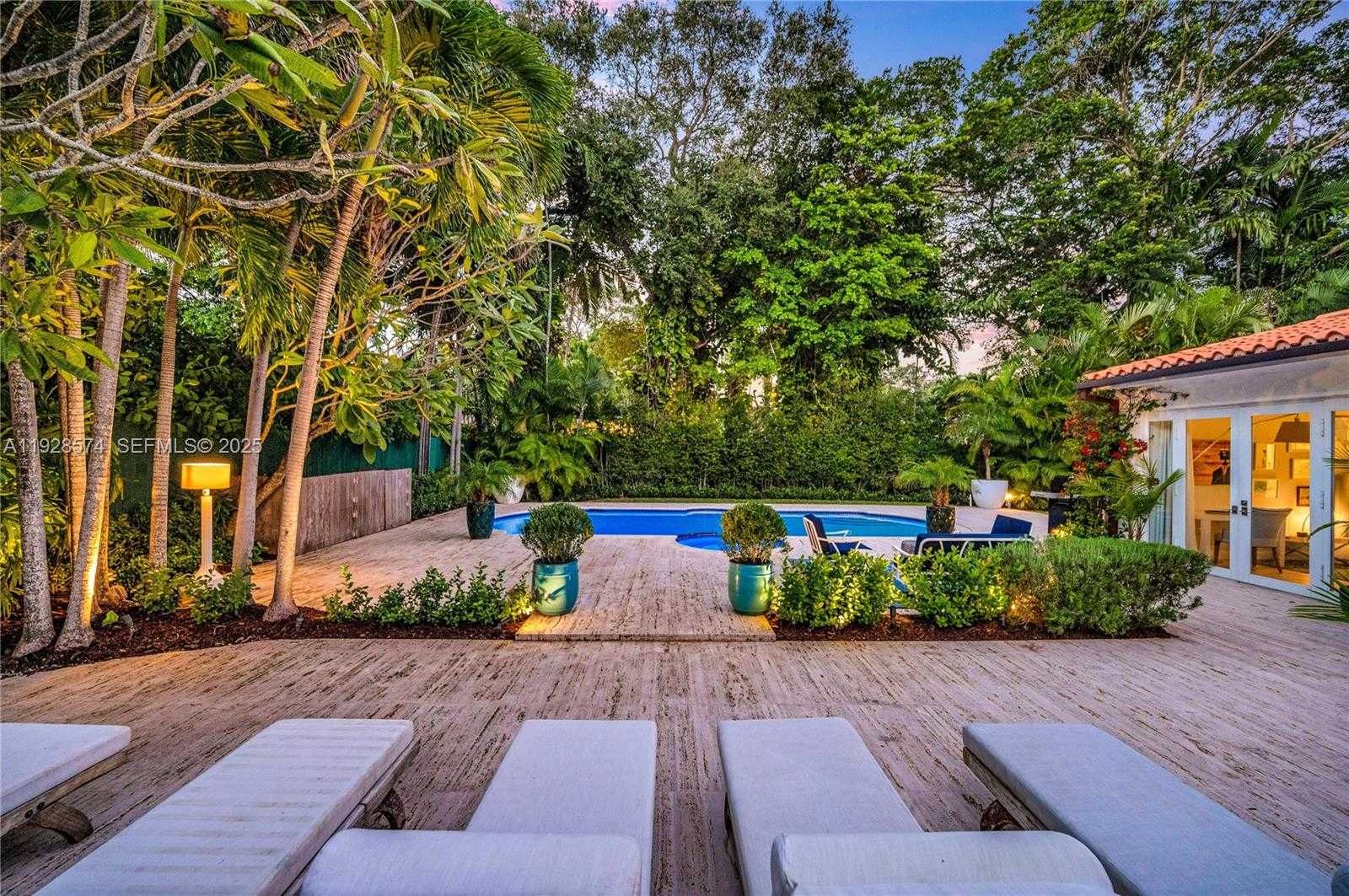 Small Image of 607 MELALEUCA LN, Miami Number 48