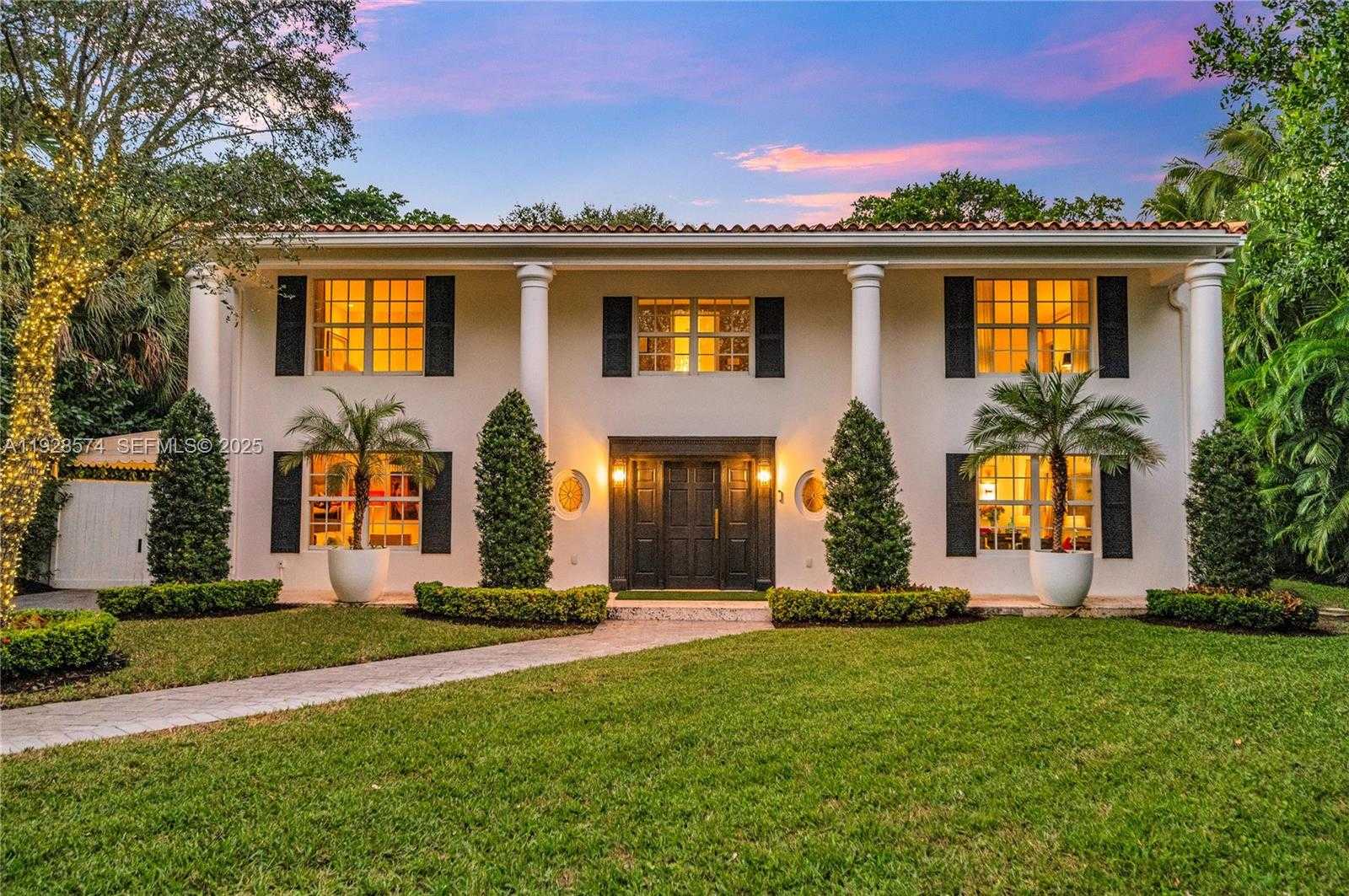Small Image of 607 MELALEUCA LN, Miami Number 49