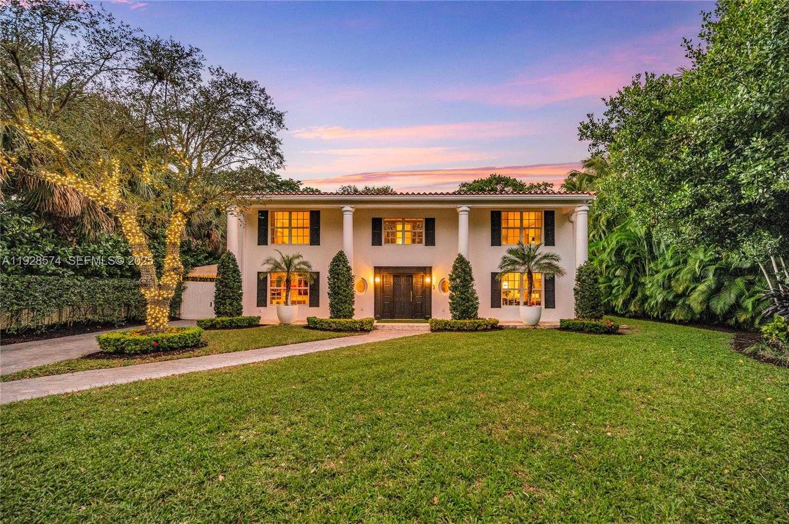 Small Image of 607 MELALEUCA LN, Miami Number 5