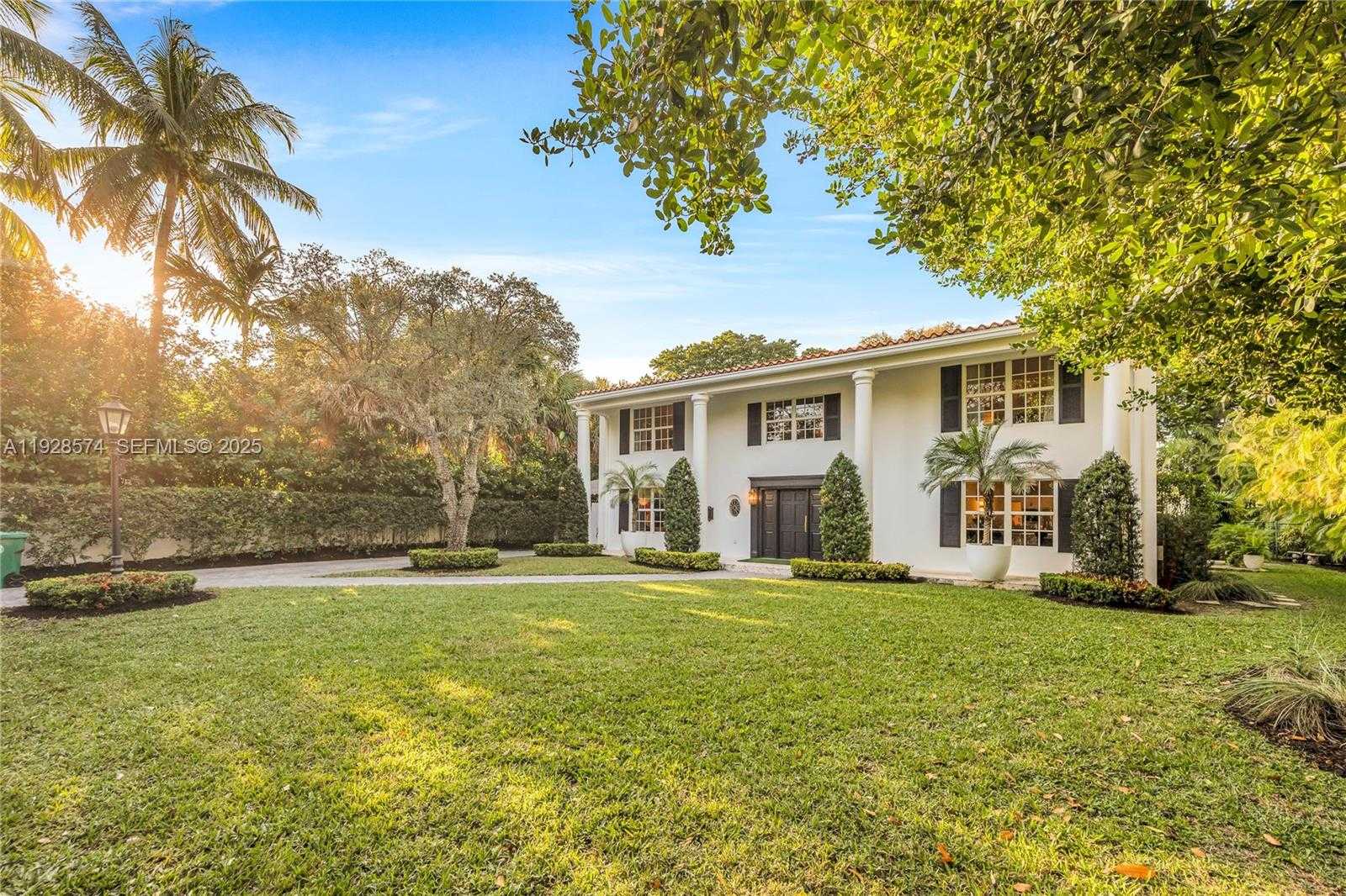 Small Image of 607 MELALEUCA LN, Miami Number 8