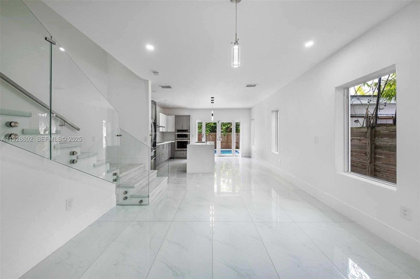 Small Image of 3142 CARTER ST #3142, Miami Number 12