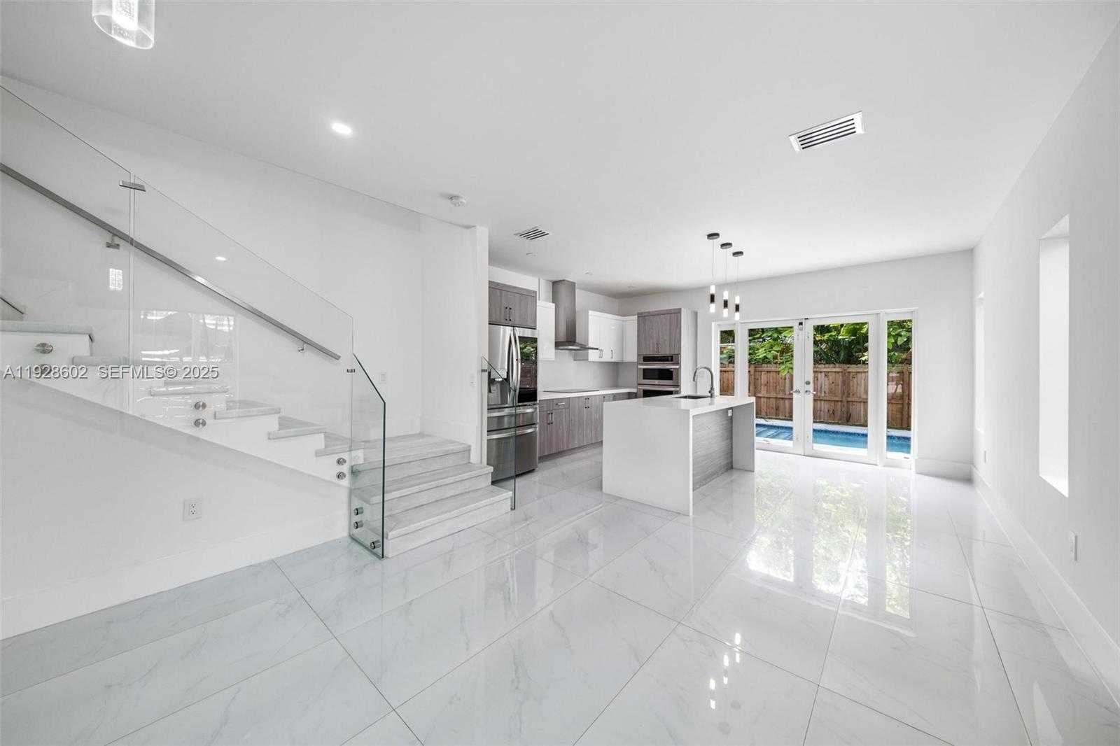 Small Image of 3142 CARTER ST #3142, Miami Number 14