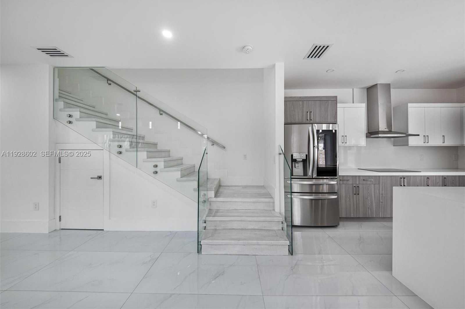 Small Image of 3142 CARTER ST #3142, Miami Number 15