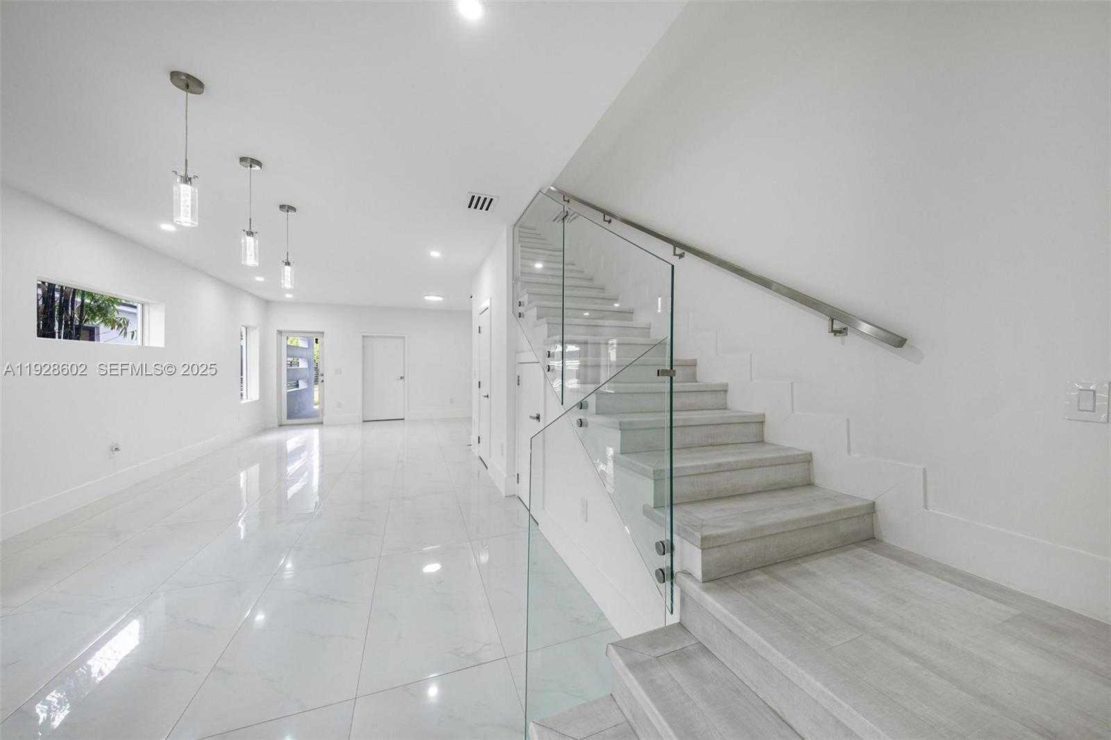 Small Image of 3142 CARTER ST #3142, Miami Number 16