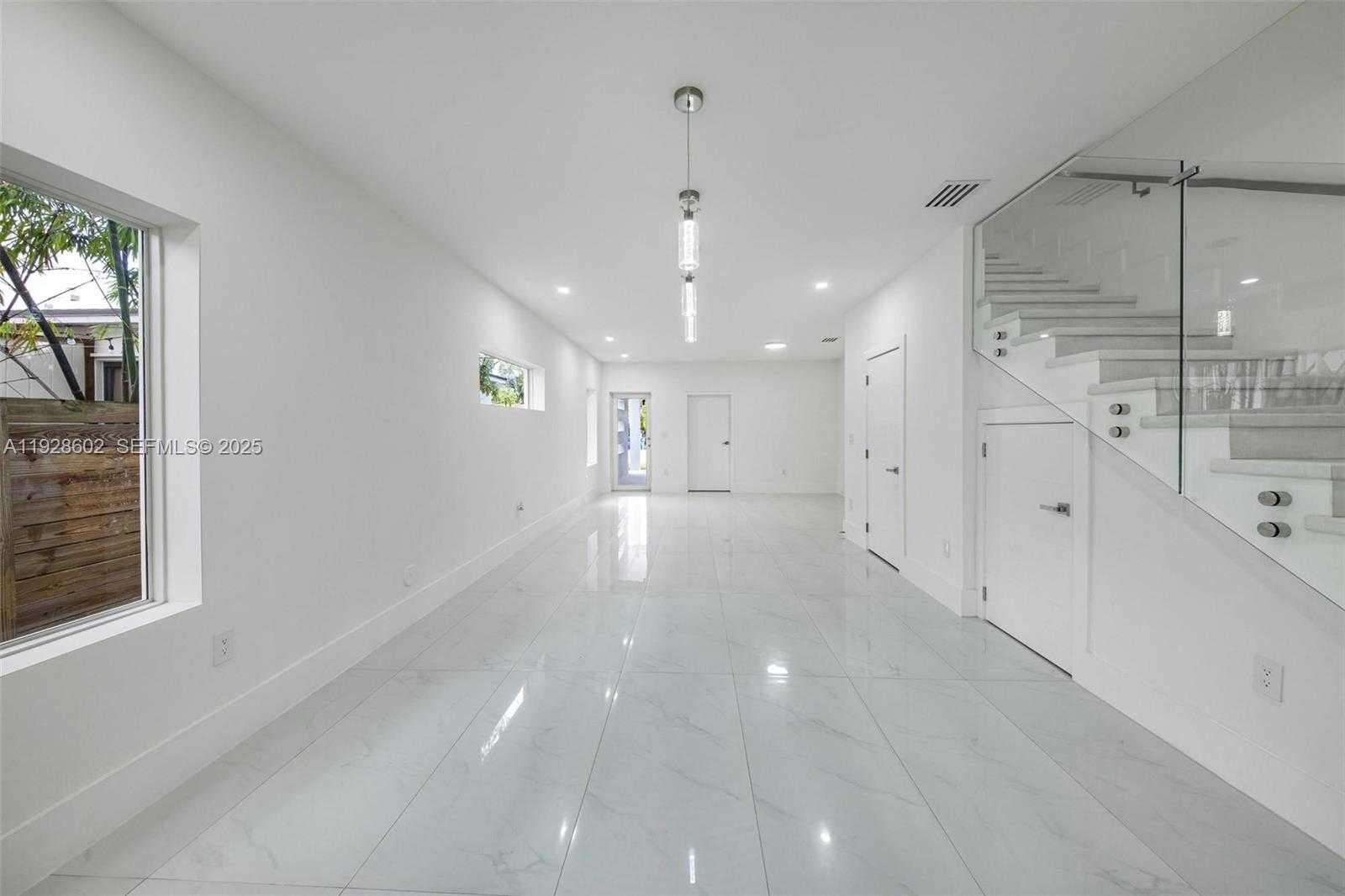 Small Image of 3142 CARTER ST #3142, Miami Number 18