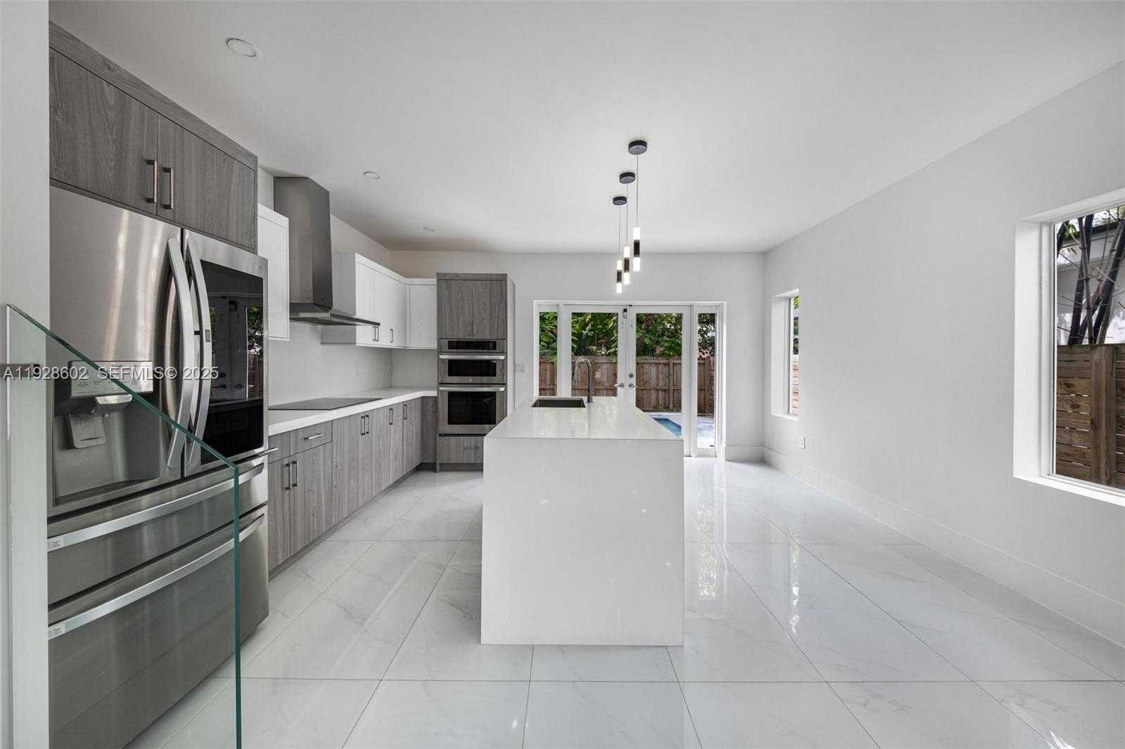 Small Image of 3142 CARTER ST #3142, Miami Number 19