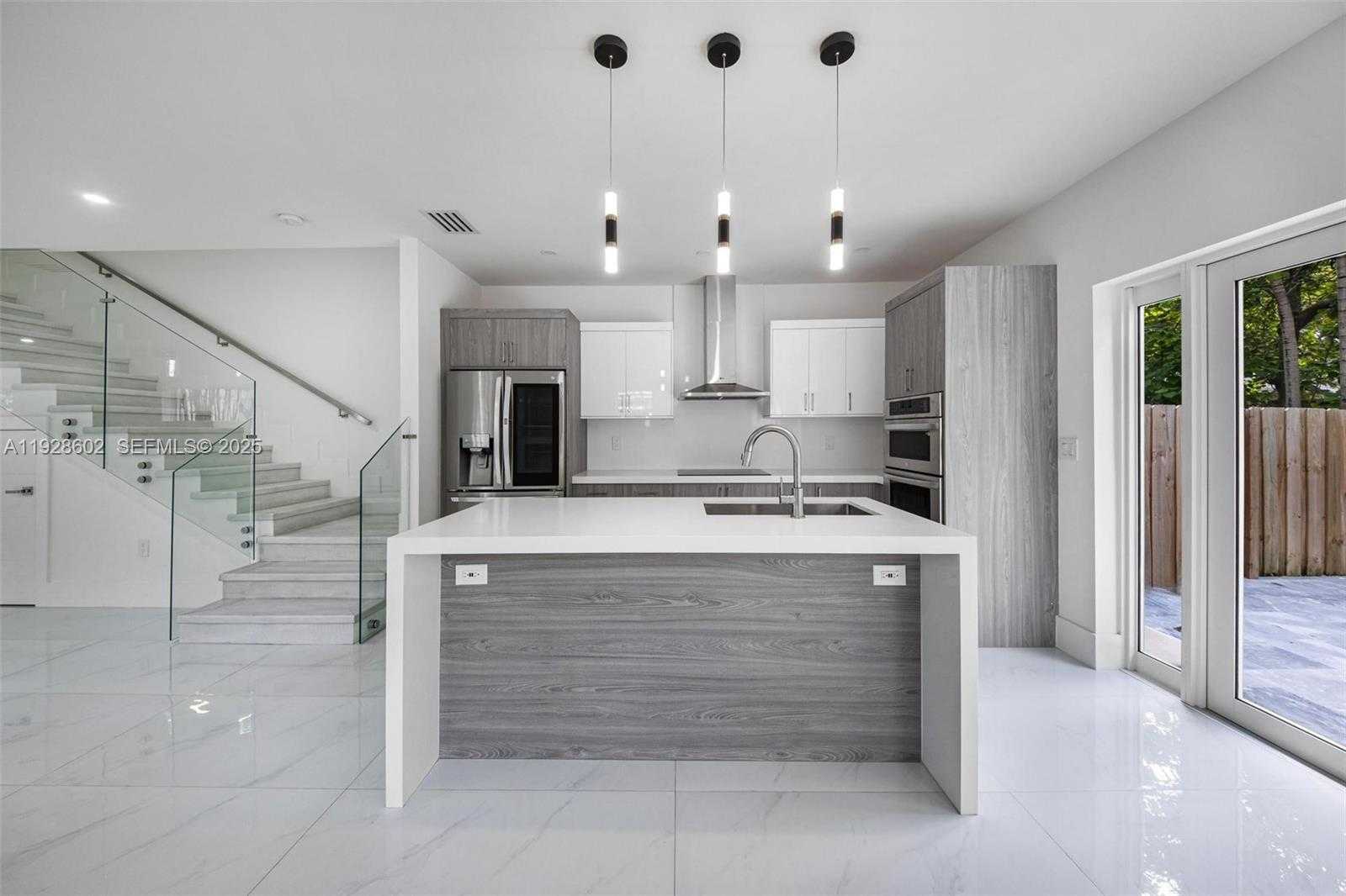 Small Image of 3142 CARTER ST #3142, Miami Number 21