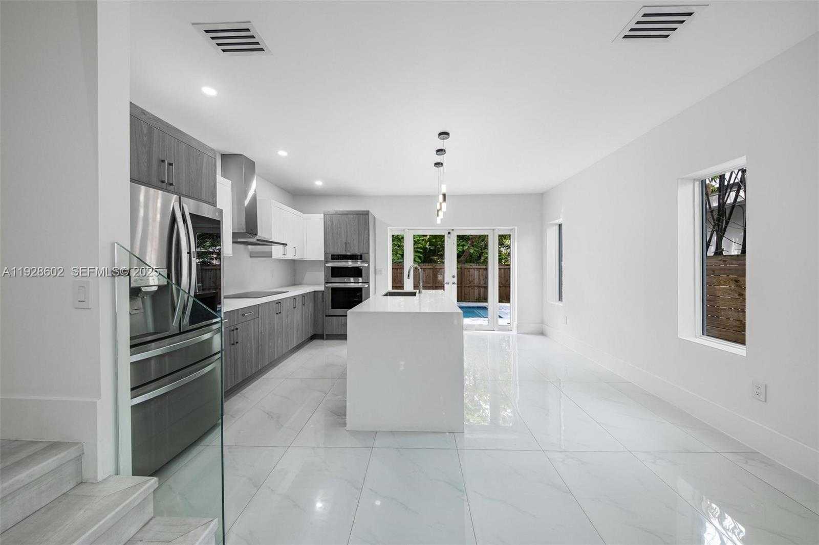 Small Image of 3142 CARTER ST #3142, Miami Number 23