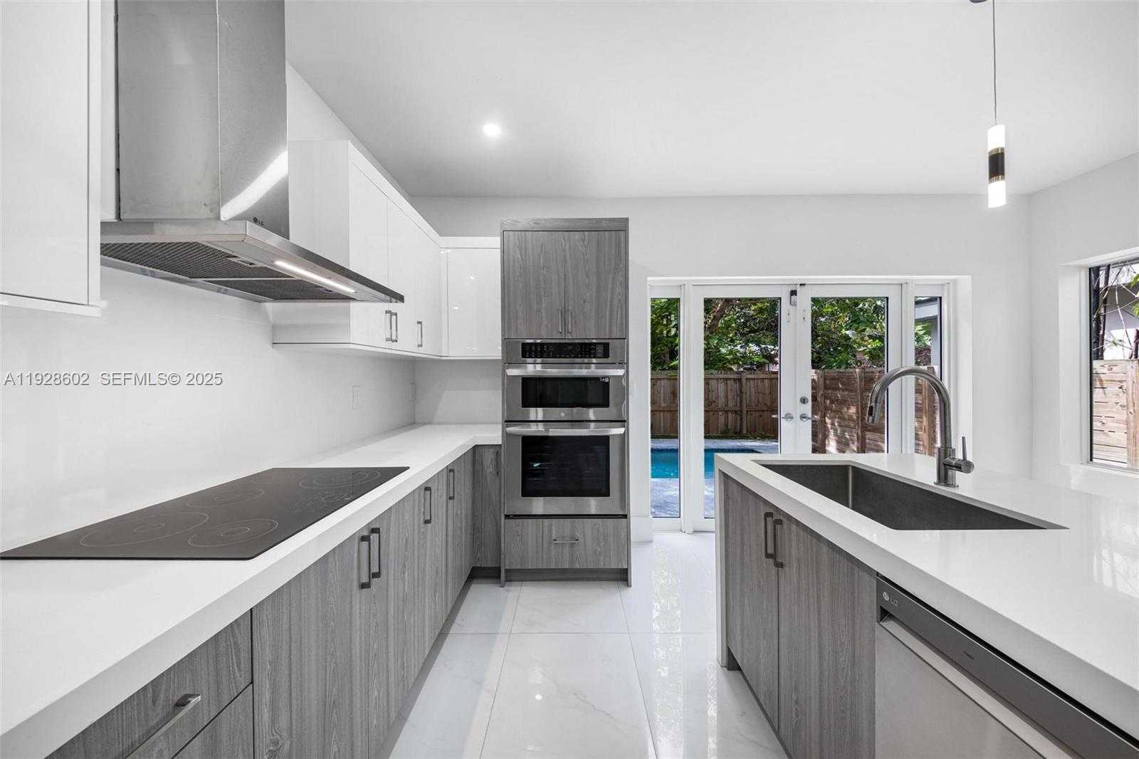 Small Image of 3142 CARTER ST #3142, Miami Number 25