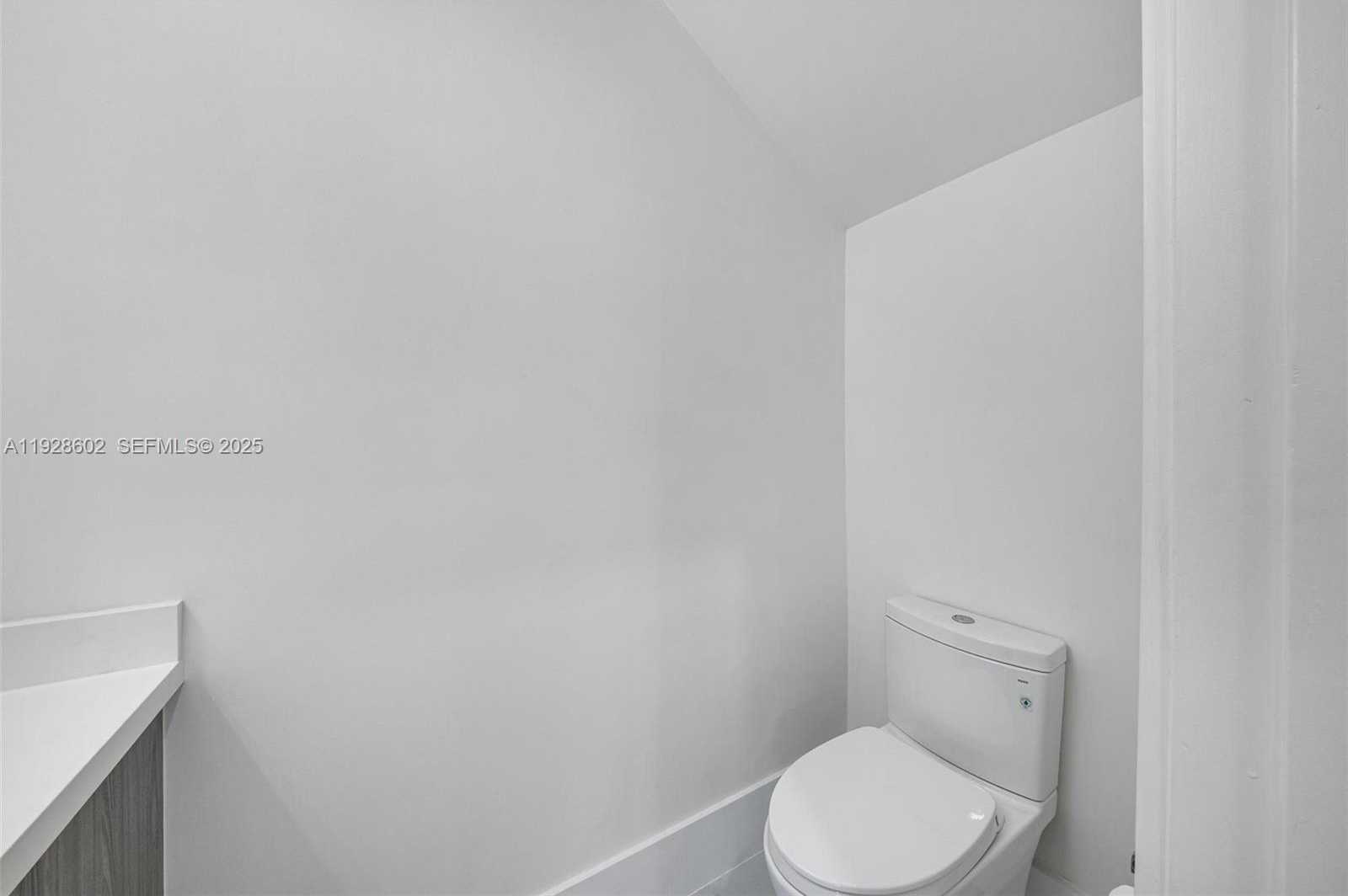 Small Image of 3142 CARTER ST #3142, Miami Number 29