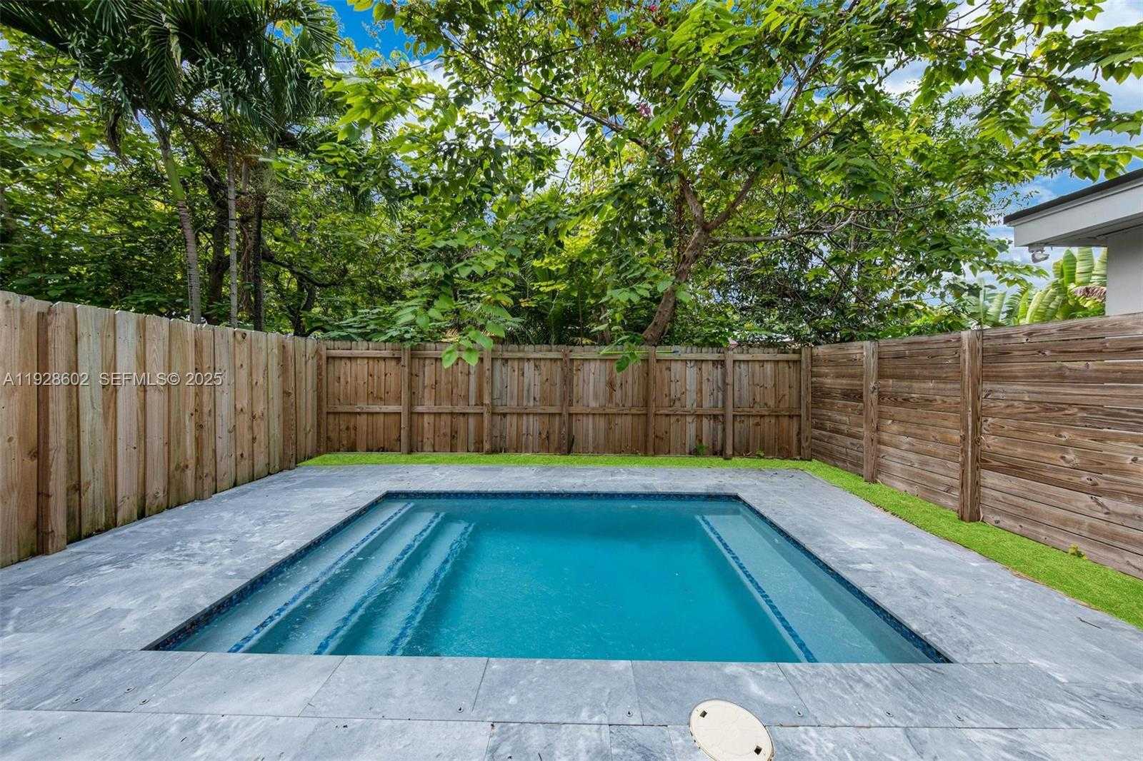 Small Image of 3142 CARTER ST #3142, Miami Number 32