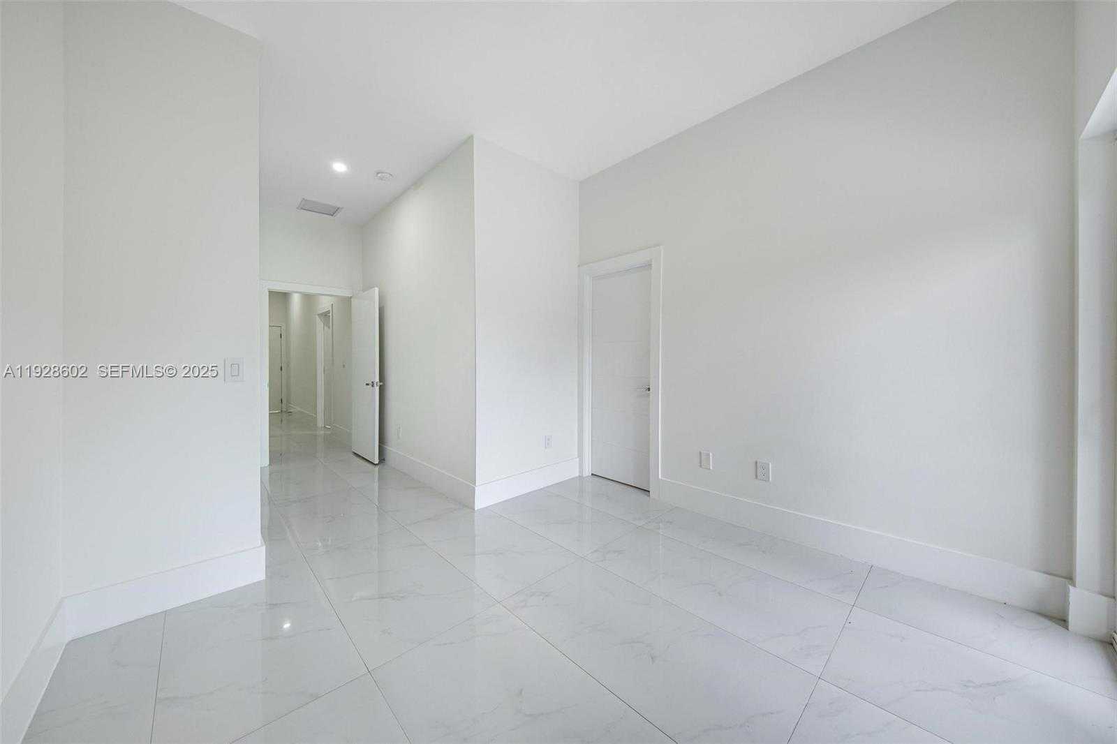 Small Image of 3142 CARTER ST #3142, Miami Number 34