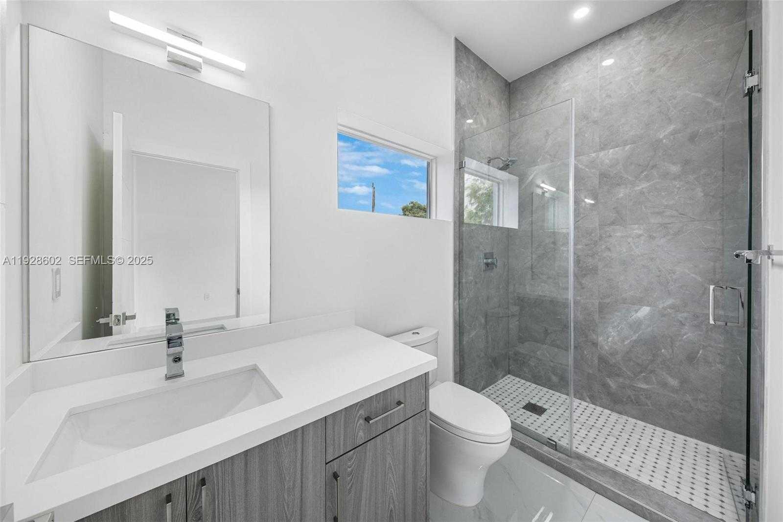 Small Image of 3142 CARTER ST #3142, Miami Number 39