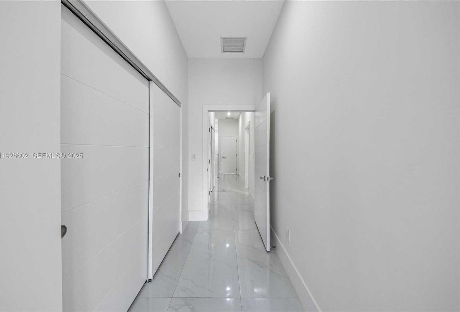 Small Image of 3142 CARTER ST #3142, Miami Number 40