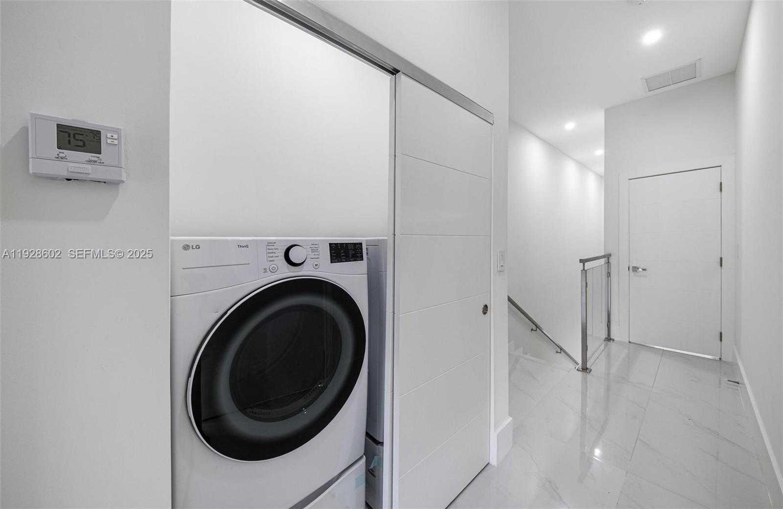 Small Image of 3142 CARTER ST #3142, Miami Number 41