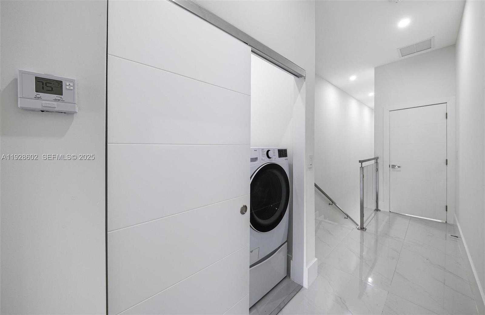 Small Image of 3142 CARTER ST #3142, Miami Number 42