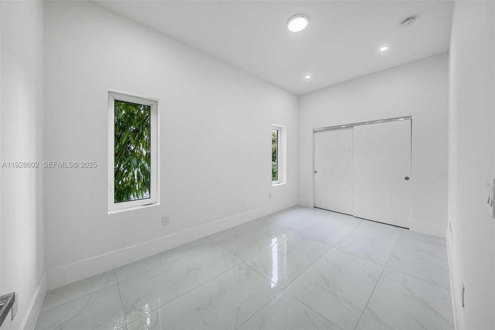 Small Image of 3142 CARTER ST #3142, Miami Number 43