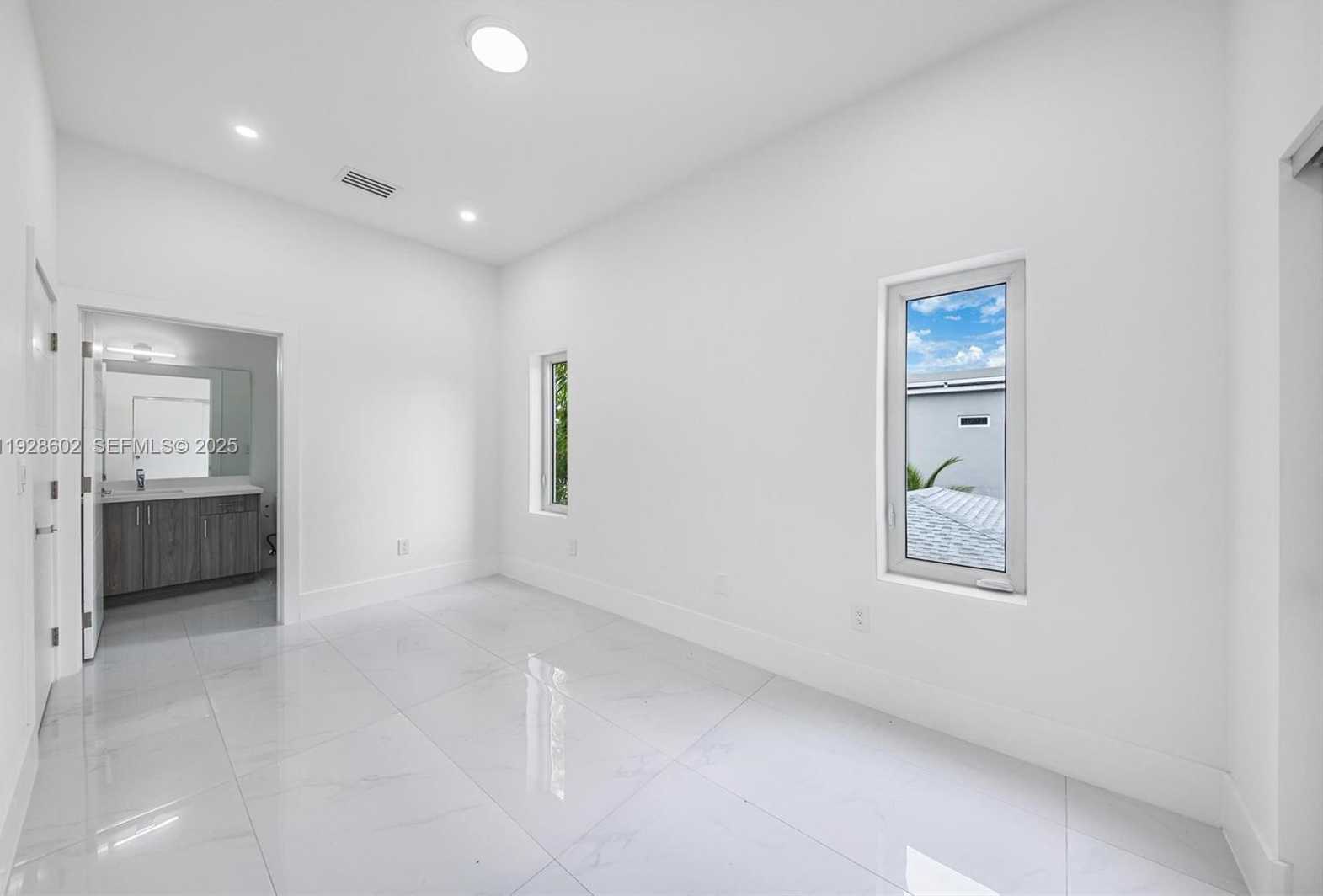 Small Image of 3142 CARTER ST #3142, Miami Number 45