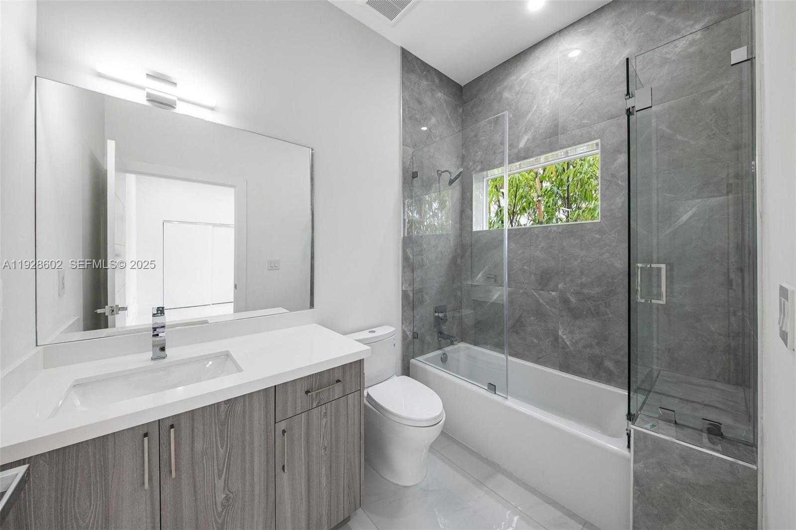 Small Image of 3142 CARTER ST #3142, Miami Number 46