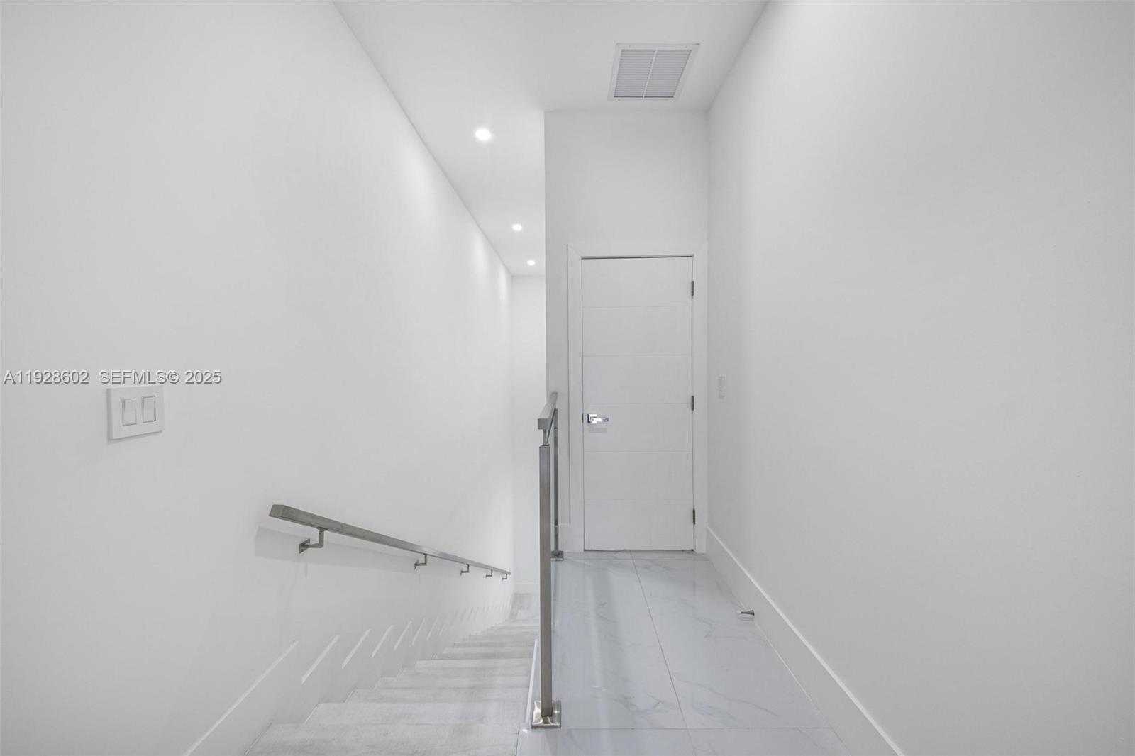 Small Image of 3142 CARTER ST #3142, Miami Number 47