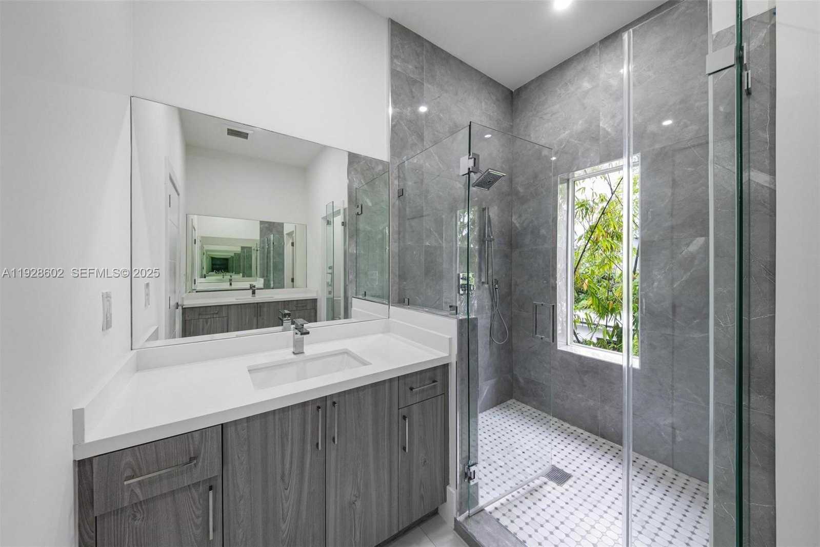 Small Image of 3142 CARTER ST #3142, Miami Number 48