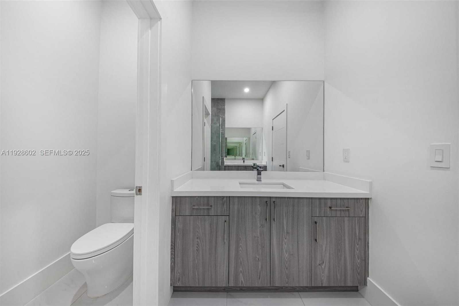 Small Image of 3142 CARTER ST #3142, Miami Number 49