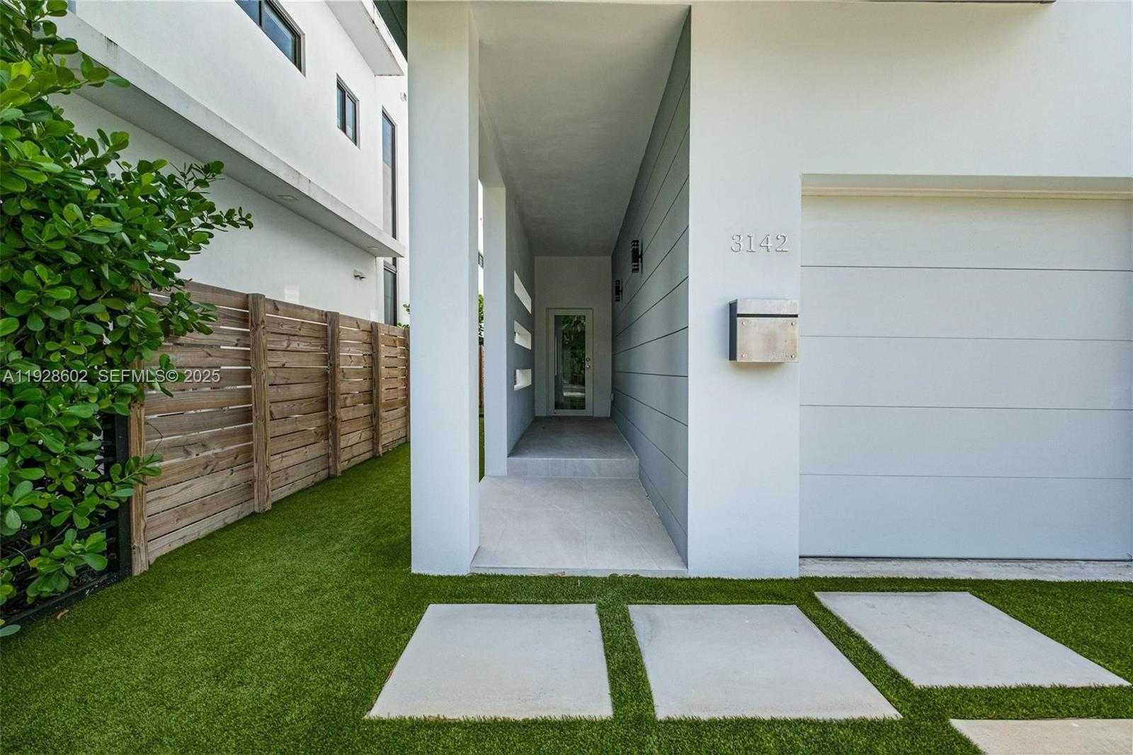 Small Image of 3142 CARTER ST #3142, Miami Number 5