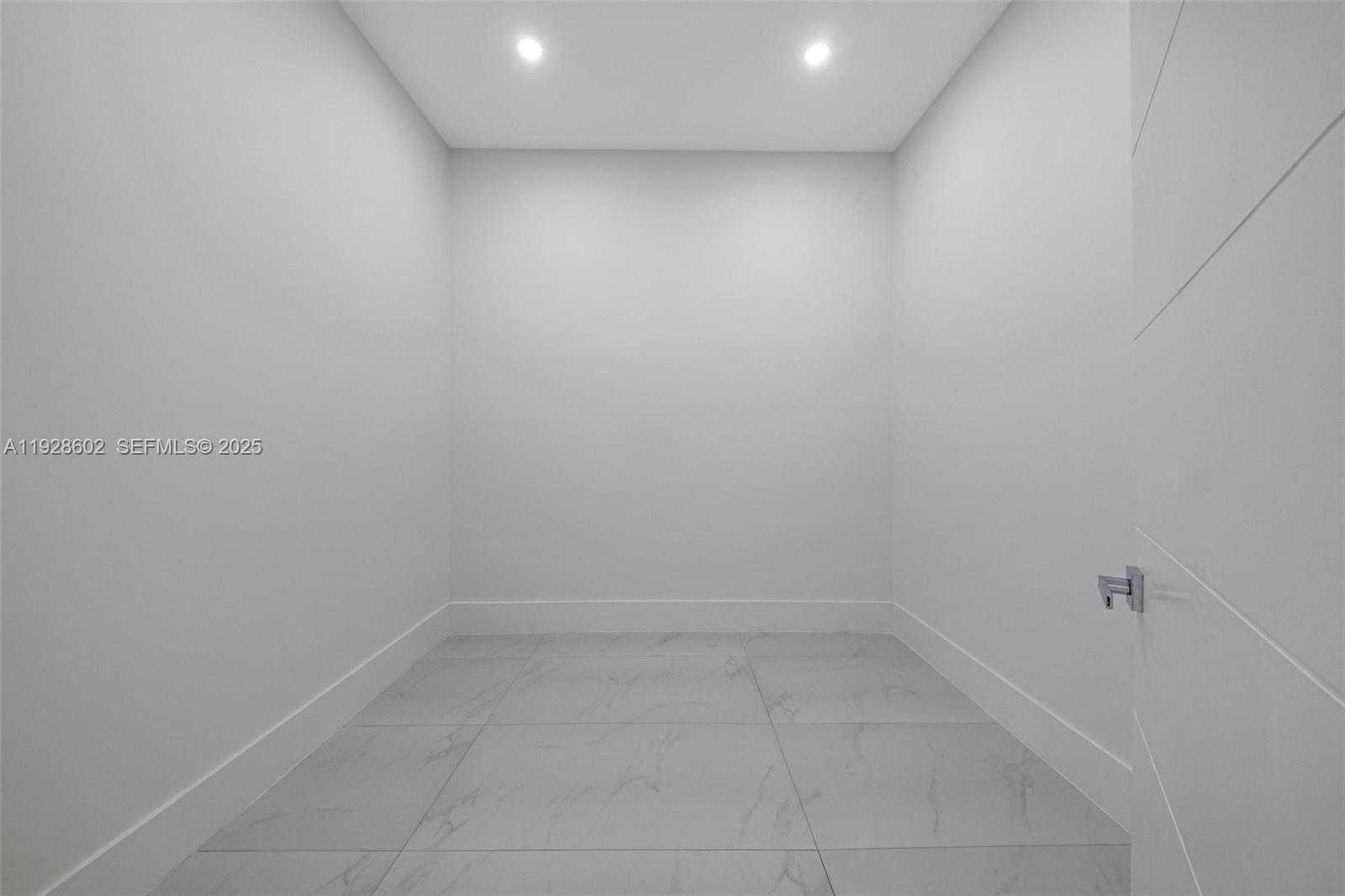 Small Image of 3142 CARTER ST #3142, Miami Number 50