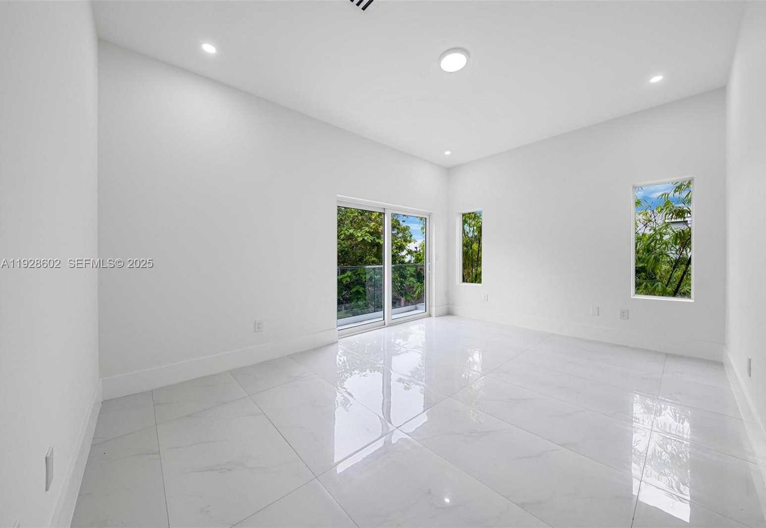 Small Image of 3142 CARTER ST #3142, Miami Number 51