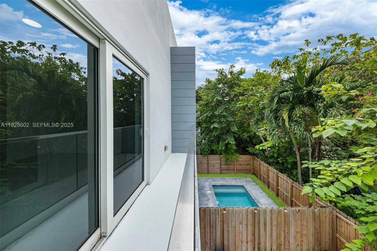 Small Image of 3142 CARTER ST #3142, Miami Number 53