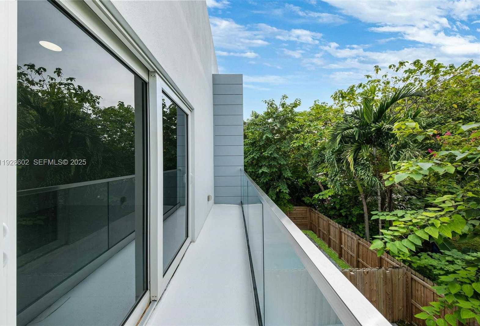 Small Image of 3142 CARTER ST #3142, Miami Number 54