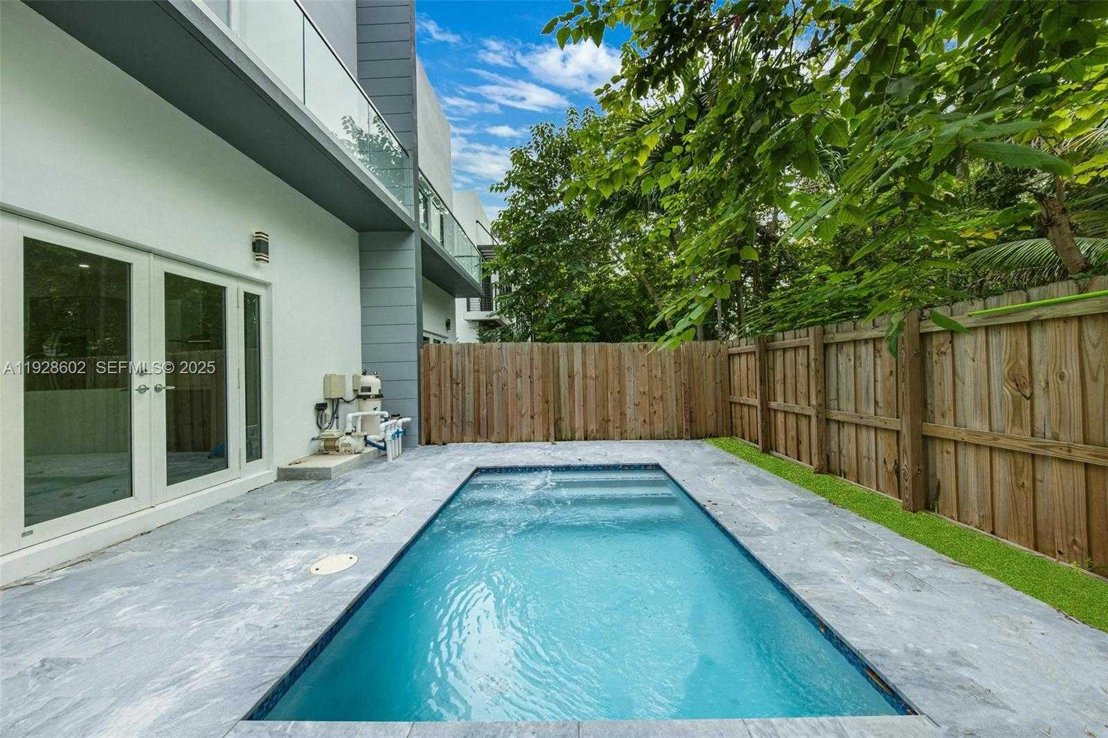 Small Image of 3142 CARTER ST #3142, Miami Number 55