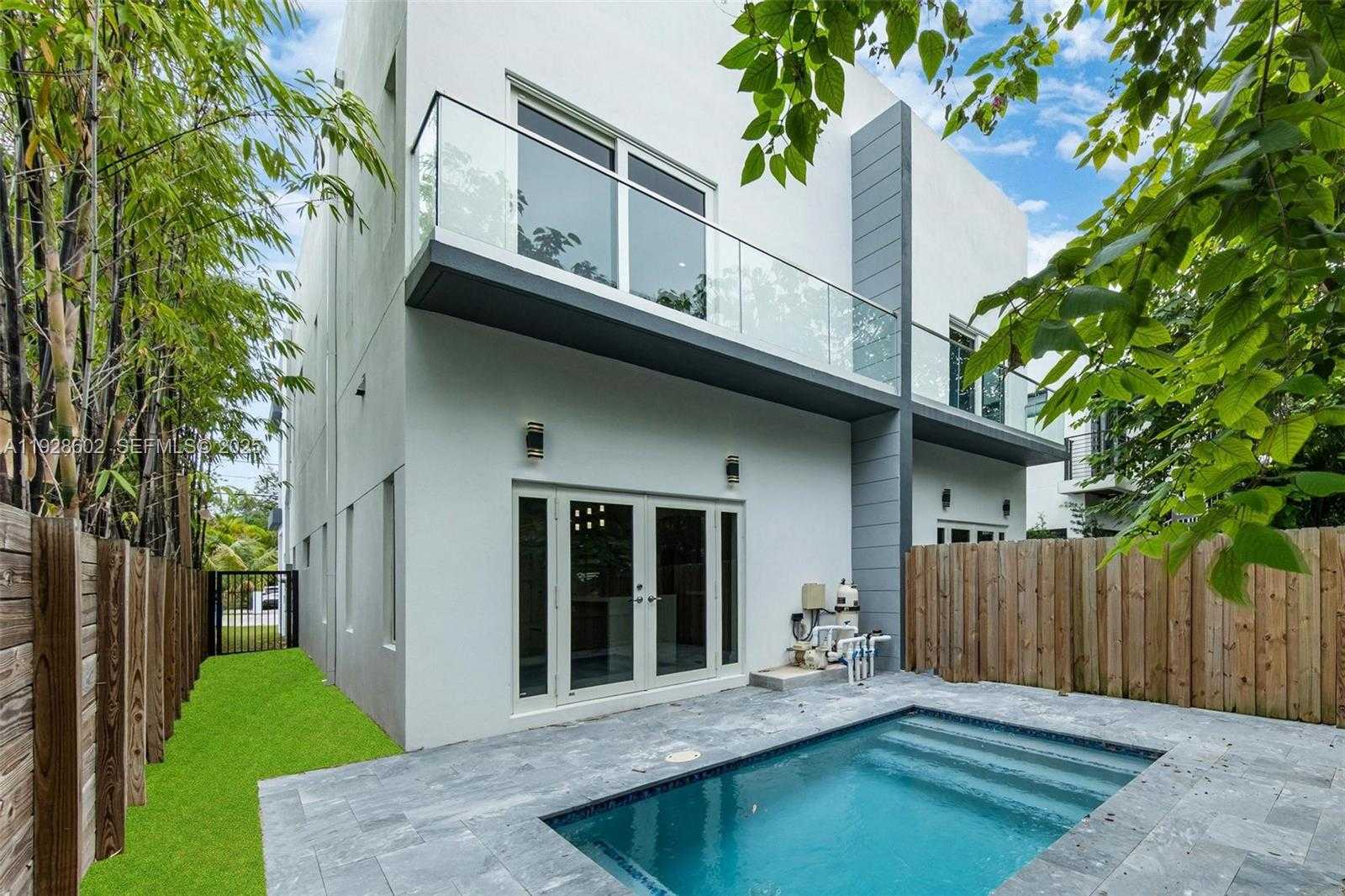 Small Image of 3142 CARTER ST #3142, Miami Number 56