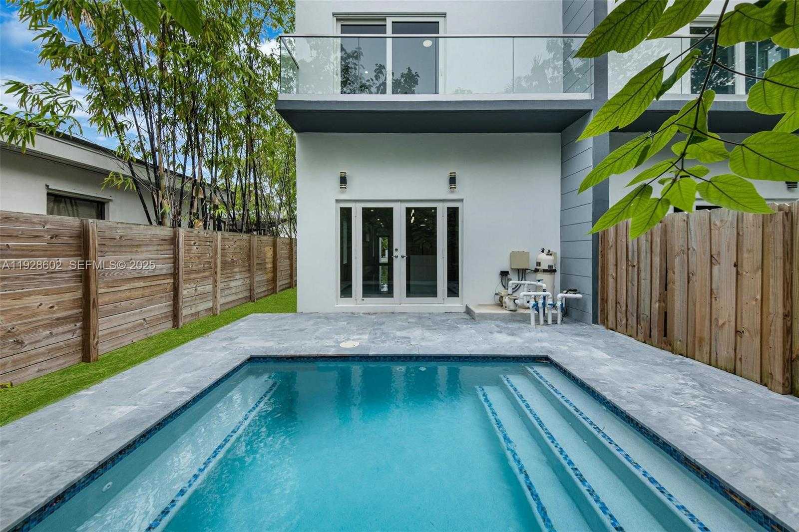 Small Image of 3142 CARTER ST #3142, Miami Number 57