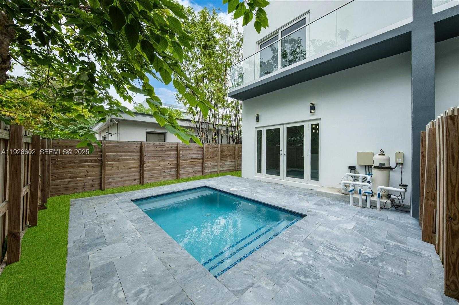 Small Image of 3142 CARTER ST #3142, Miami Number 58