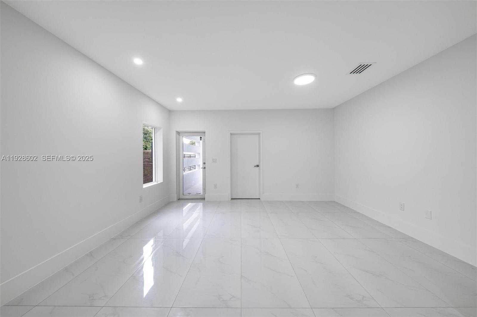 Small Image of 3142 CARTER ST #3142, Miami Number 60